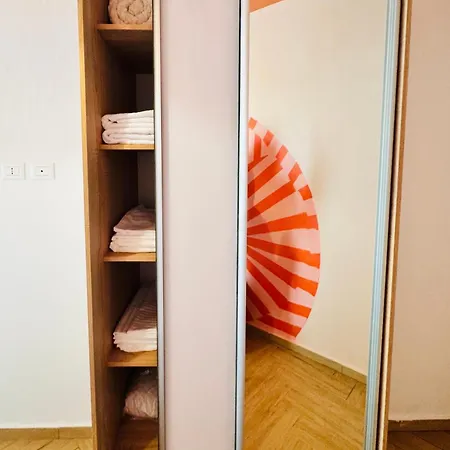 Egiana's Apartment- Inspired By The Sea Apartament Golem (Tirana)