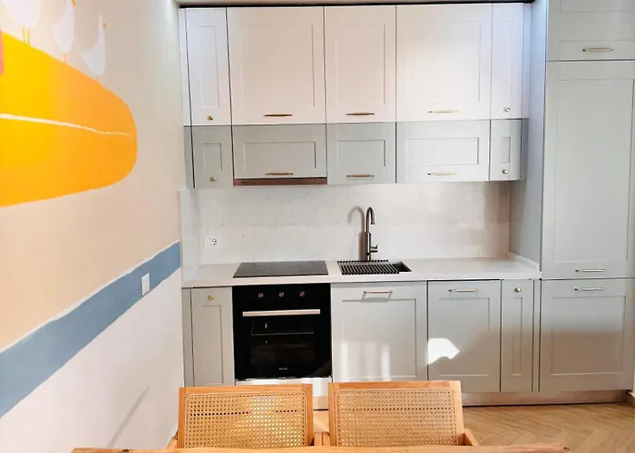 Egiana's Apartment- Inspired By The Sea דירה גולם